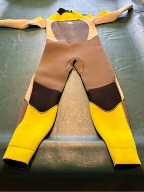 Rip Curl Dawn Patrol E4 4.3  Full-Body Wetsuit ladies small?